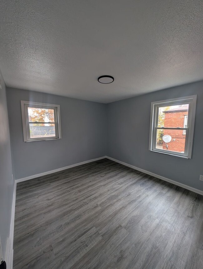 Photo - Charming Units in Euclid, Cleveland! Unidad -Up