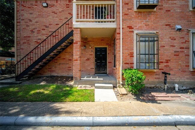 Building Photo - 2255 Braeswood Park Dr Unit 289