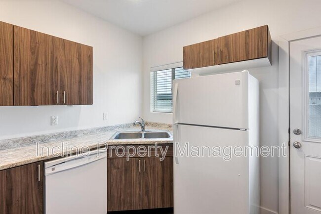 1389 Northfield Rd Unit 8