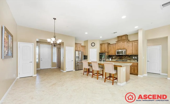 Photo - 5 Bedroom | 3 Bathroom House — Bakersfield (93314)