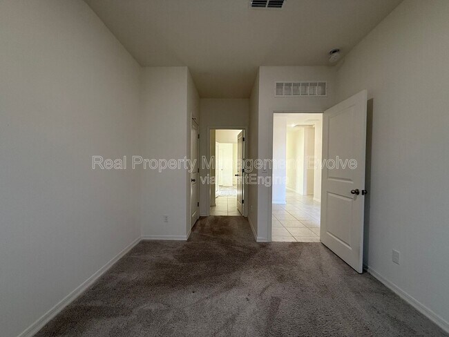 Photo - 4710 N 194th Dr