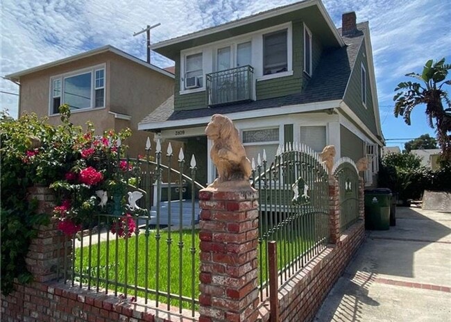 Building Photo - 3109 S Catalina St