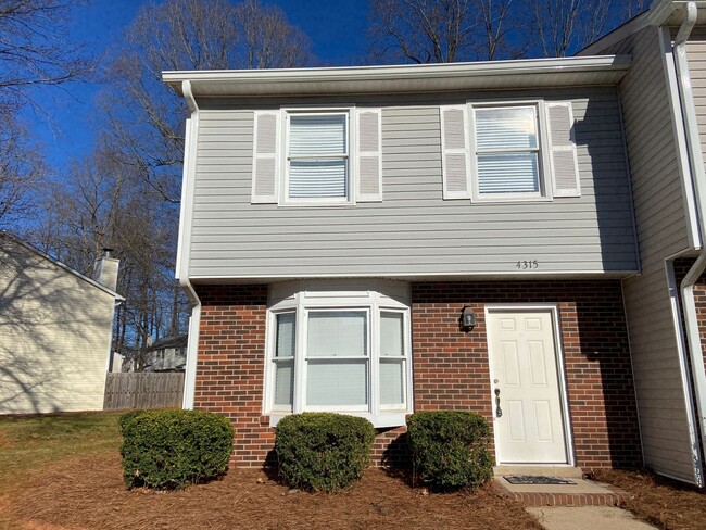 3 Bedroom, 2.5 Bathroom Townhouse in Green... - 3 Bedroom, 2.5 Bathroom Townhouse in Green...