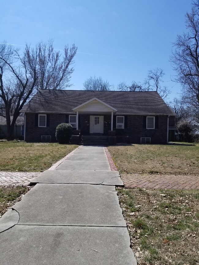 Photo - 503 W Kansas St Apartments Unit 4