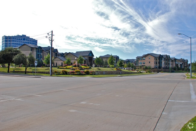 Building Photo - Lakeside Villas (Dallas) Rental
