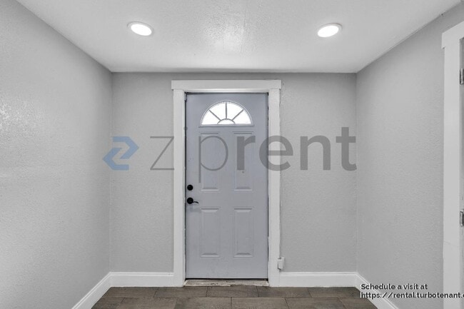 Photo - 9402 N 16th St