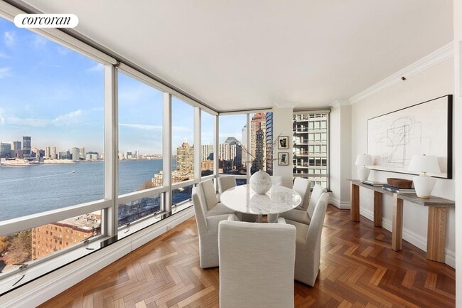 Photo - 10 Little W St