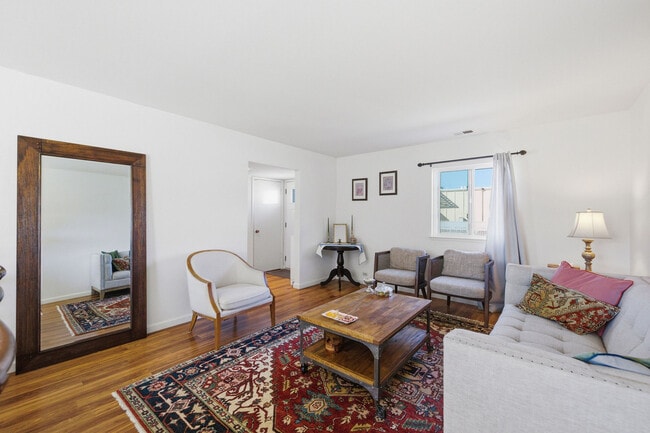 Photo - 1208 Admiralty Ln