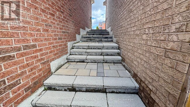 Photo - 28 Dovetail Dr