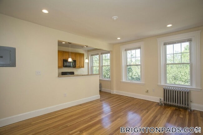 Building Photo - 288 Chestnut Hill Ave Rental