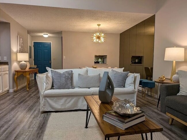 Building Photo - 19115 Ballinger Way NE Unit 203