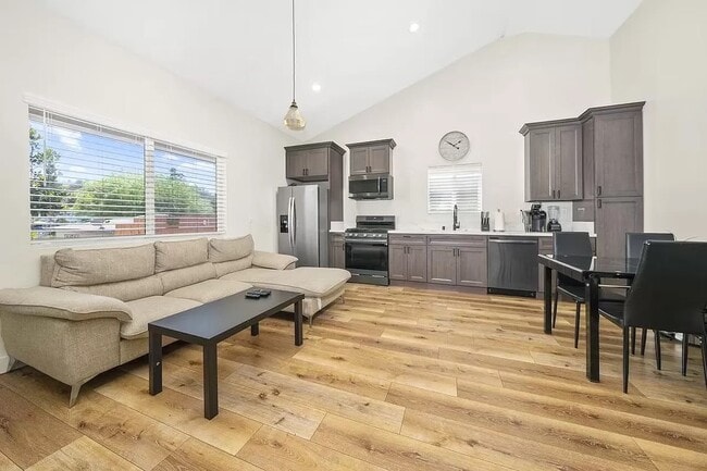 Photo - 7519 Graves Ave