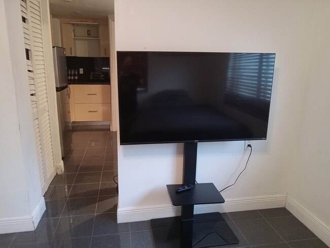 Photo - 1001 NE 88th St