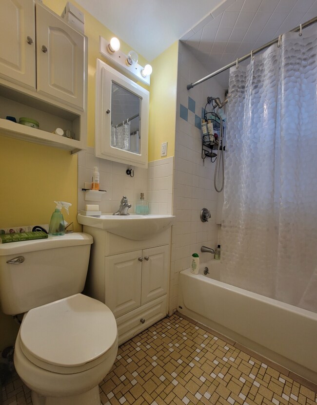 Photo - 139 Brook St