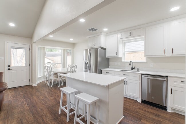 Photo - 4913 Deerwood Cir