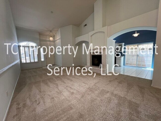 Beautiful Townhome with Fireplace