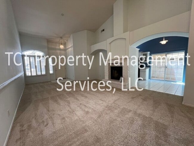 Photo - Beautiful Townhome with Fireplace