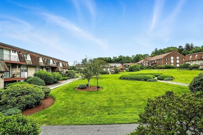 Photo - 26 Williamsburg Ct Unit 4
