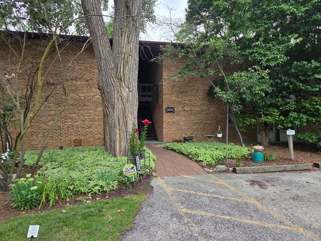 Building Photo - 5522 E Lake Dr