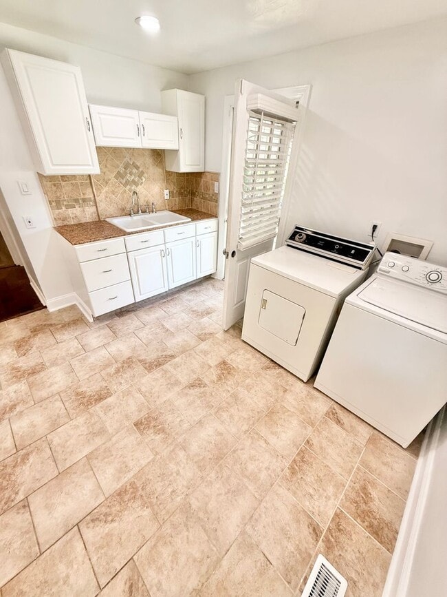 Photo - **3bed House - Skip The Apartment Chaos - ...