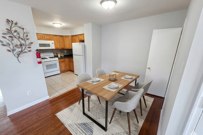 Photo - 2726 Cranston Rd Unidad 2F