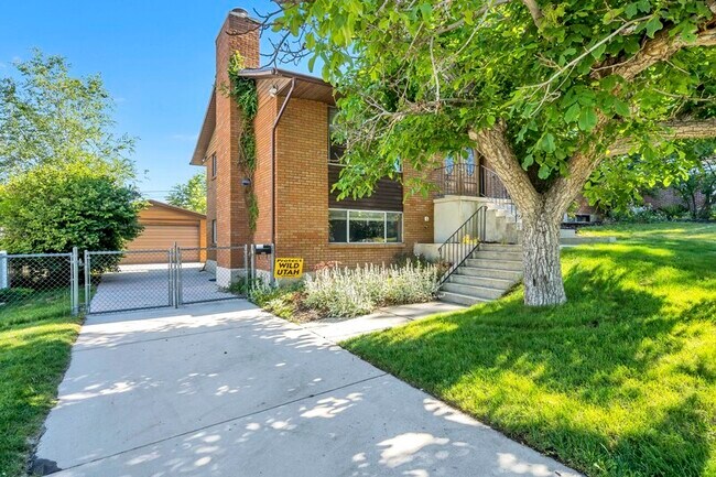 Photo - 2555 Elm Ave