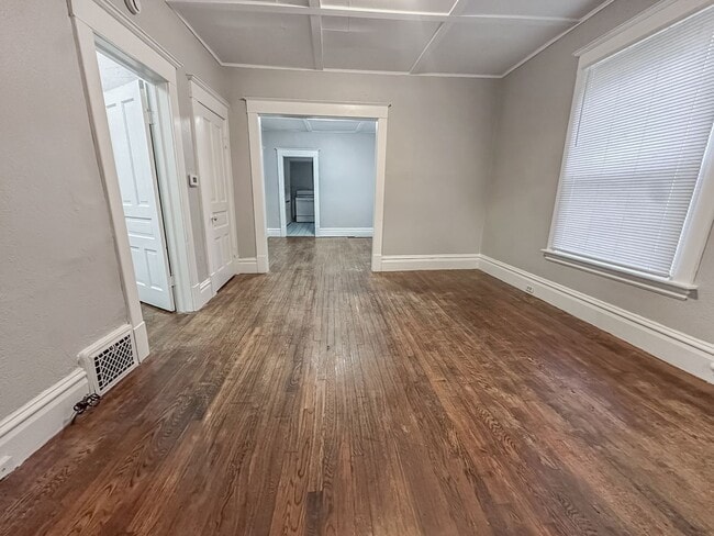 Photo - 41 Caledonia St NE