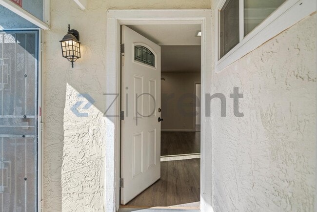 Photo - 37789 Essanay Pl