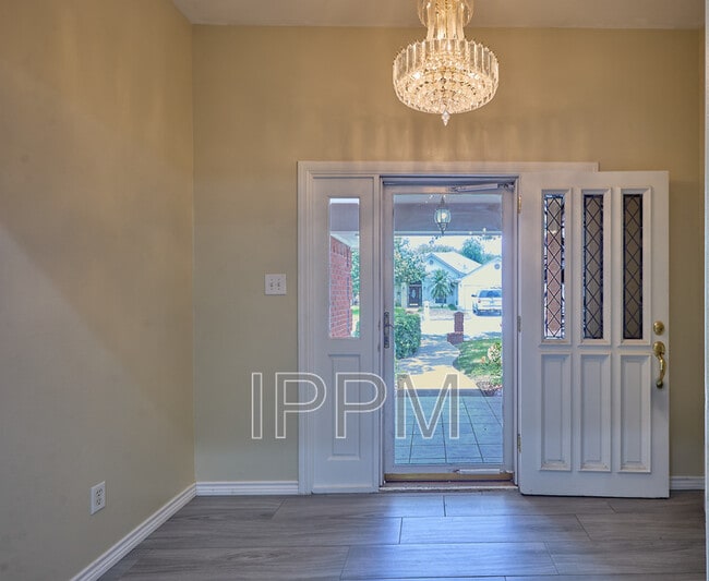 Photo - 2609 Thomas Ln