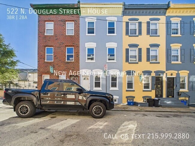 Building Photo - 522 N Douglas St Unit House