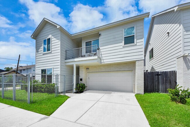 Photo - 1903 Wipprecht St