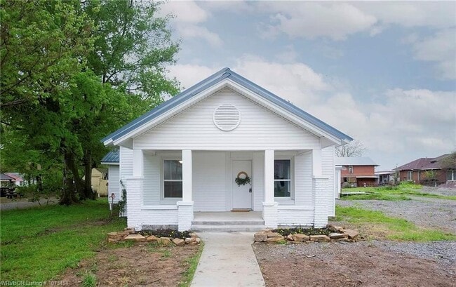 Photo - 110 S 13th St