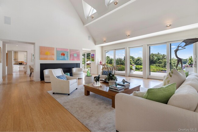 Photo - 316 Deerfield Rd