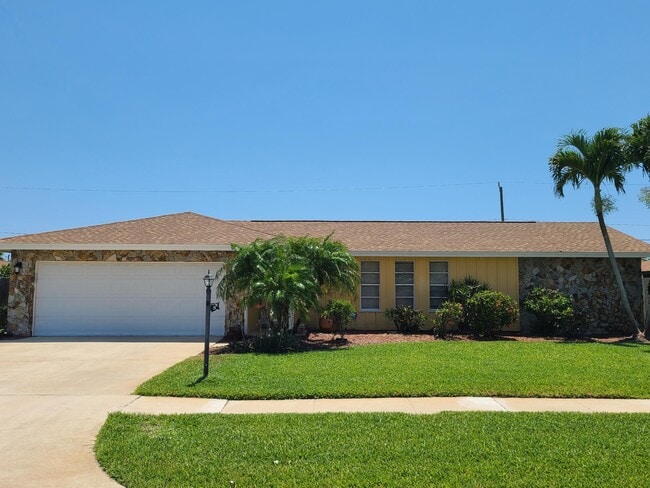 Building Photo - 725 Hibiscus Dr