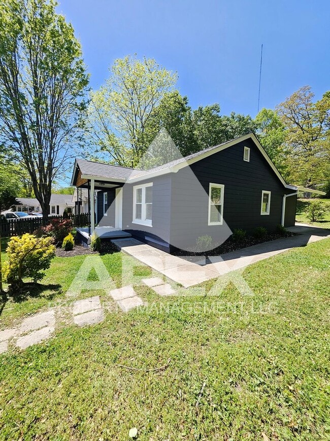 Photo - Renovated Craftsman Style 3 Bd 1.5- Ba Single Family Home in North Knox!