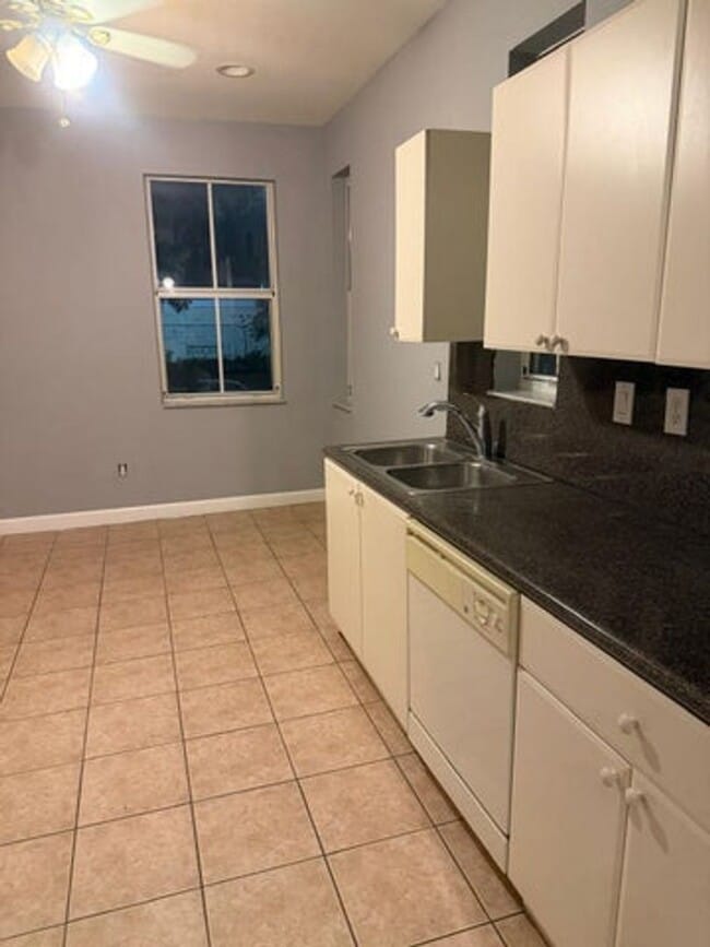 Building Photo - 3501 Shoma Dr