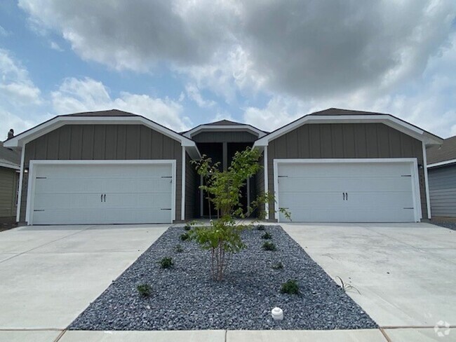 Building Photo - 3/2 Navarro ISD in Seguin Rental