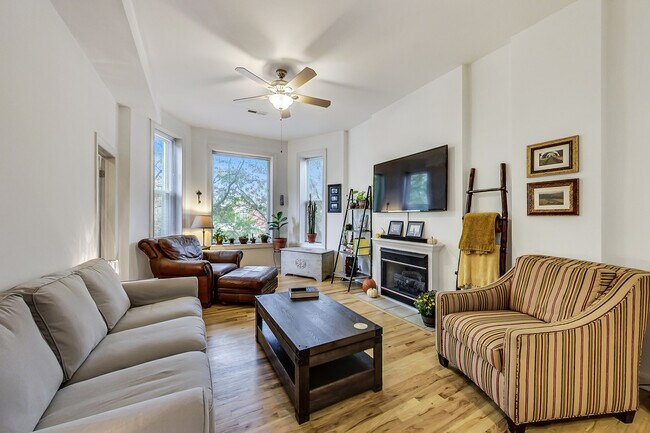 Photo - 1451 N Maplewood Ave Unit 2F