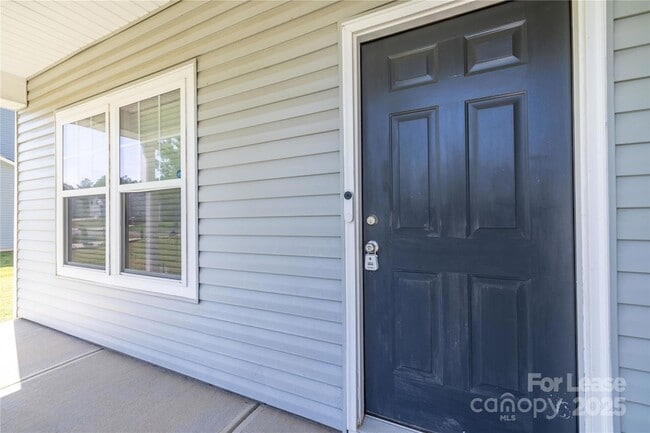 Photo - 710 Yorkshire Dr