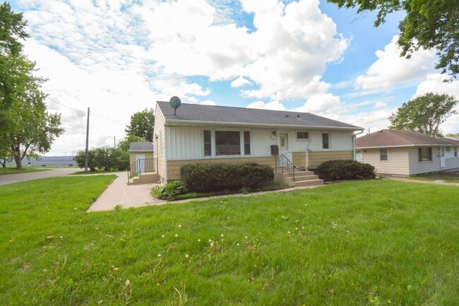 Charming 2-Bedroom Home with Natural Light... - Charming 2-Bedroom Home with Natural Light...