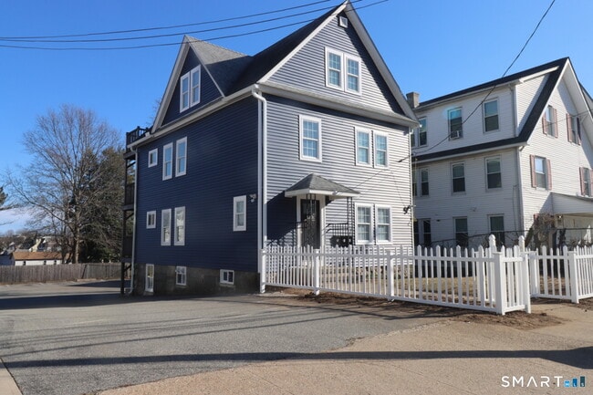 Building Photo - 198 Montauk Ave Unit 2