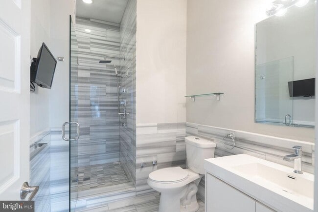 Photo - 901 N Front St Unidad 5