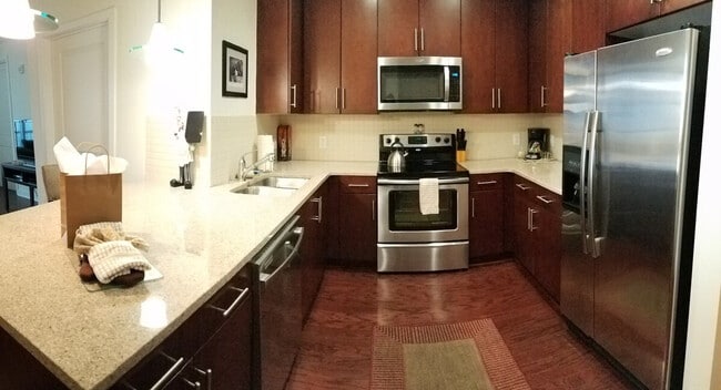 Photo - 4 W Martin Luther King Jr Blvd Unidad ID1344184P