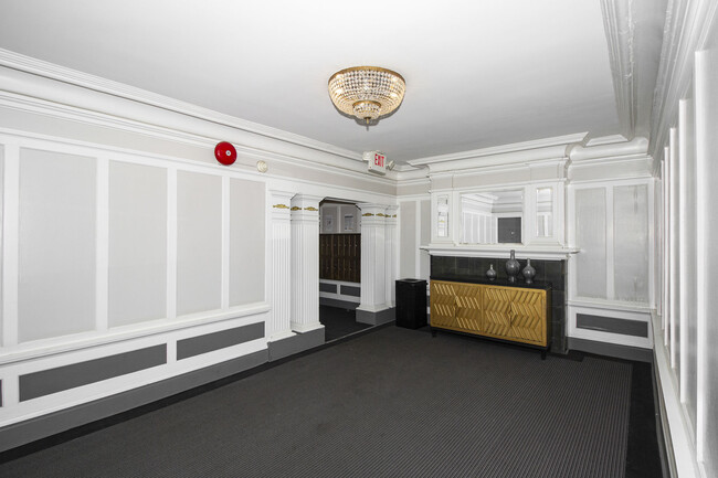 1025 Sutter