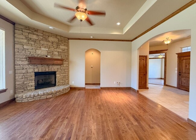 Photo - 3 Bed, 2.5 Bath Home in Oxford Park – Open Layout & Tall Ceilings