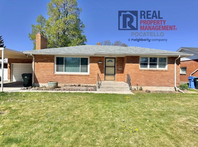 Building Photo - 3 bed 2 bath house - 1 car garage - PET FRIENDLY