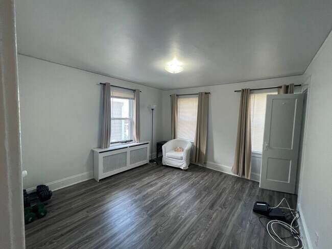 Photo - 30-31 1st St