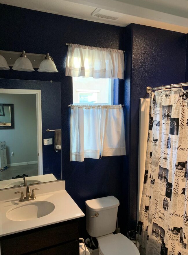 Photo - Amazing 3/3 + Office (Natomas)! Please see ad below for viewings!