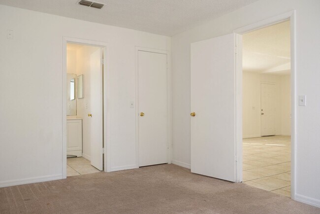 Photo - Spacious 4/2 home with 2 car garage Availa...