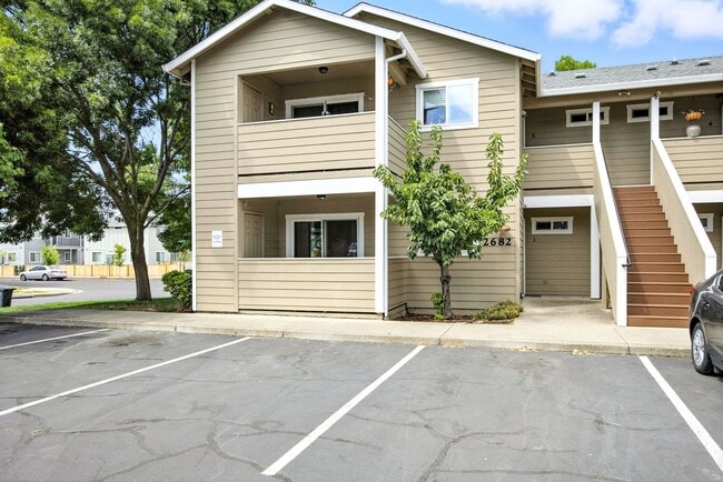 Building Photo - Comfortable 2-Bedroom 2-Bathroom Upstairs ... Unit 4 Rental